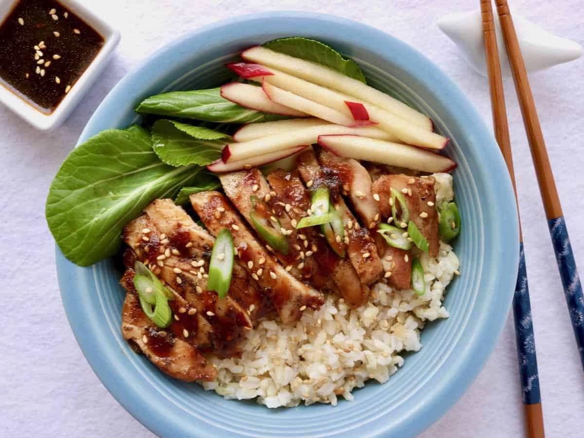 Korean chicken bowl made with applesauce.